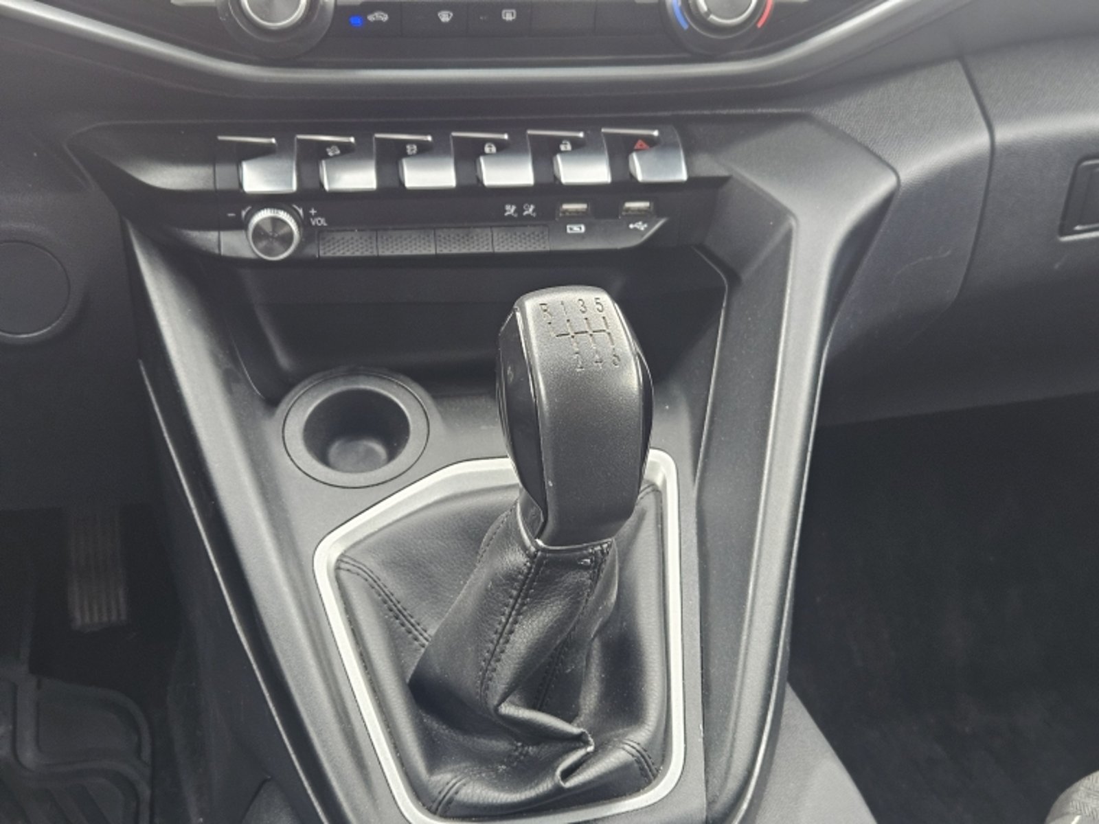 PEUGEOT Landtrek Active Bluehdi 180 4x2 Euro 6b 2024 - Imagen 12 de 20