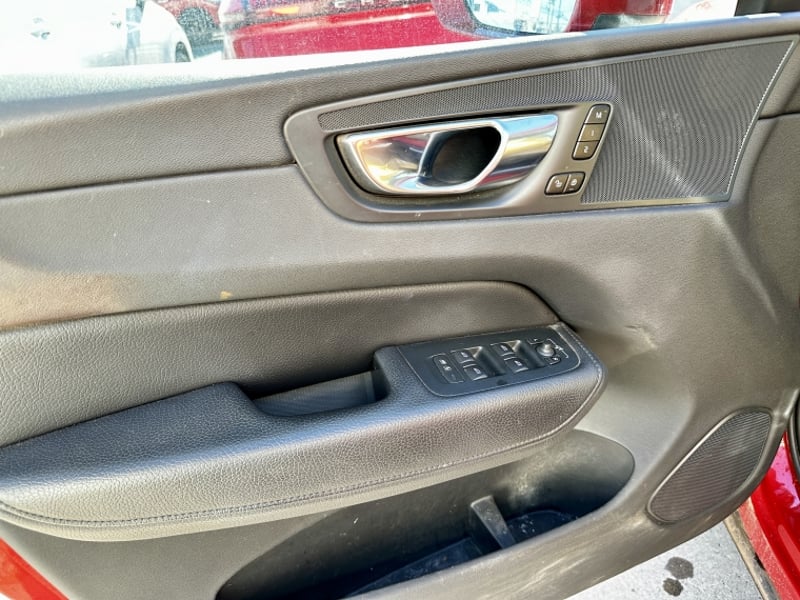 Volvo Xc60 4x4 2.0 Aut 2021 - Imagen 15 de 19