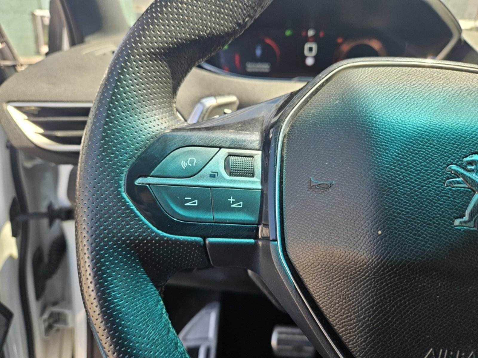 PEUGEOT 5008 Blue Hdi 180 Hp 2.0 Aut 2019 - Imagen 16 de 20