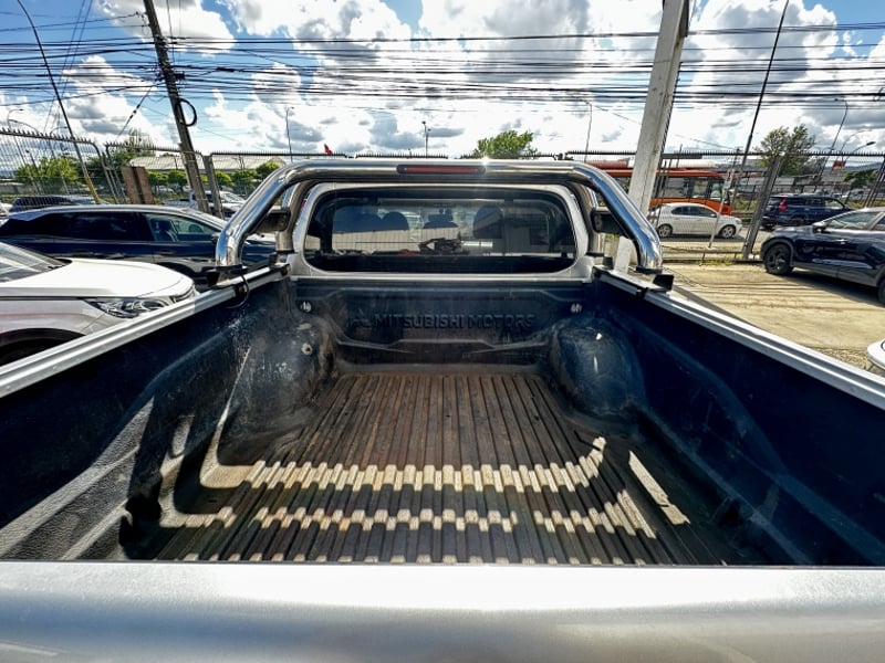 Mitsubishi L200 Dakar Hp 4x4 2.4 2023 - Imagen 9 de 19