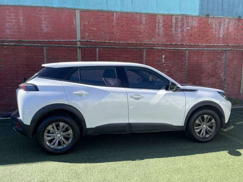 Peugeot 2008 Active 130 1.2 2023 - Imagen 6 de 20
