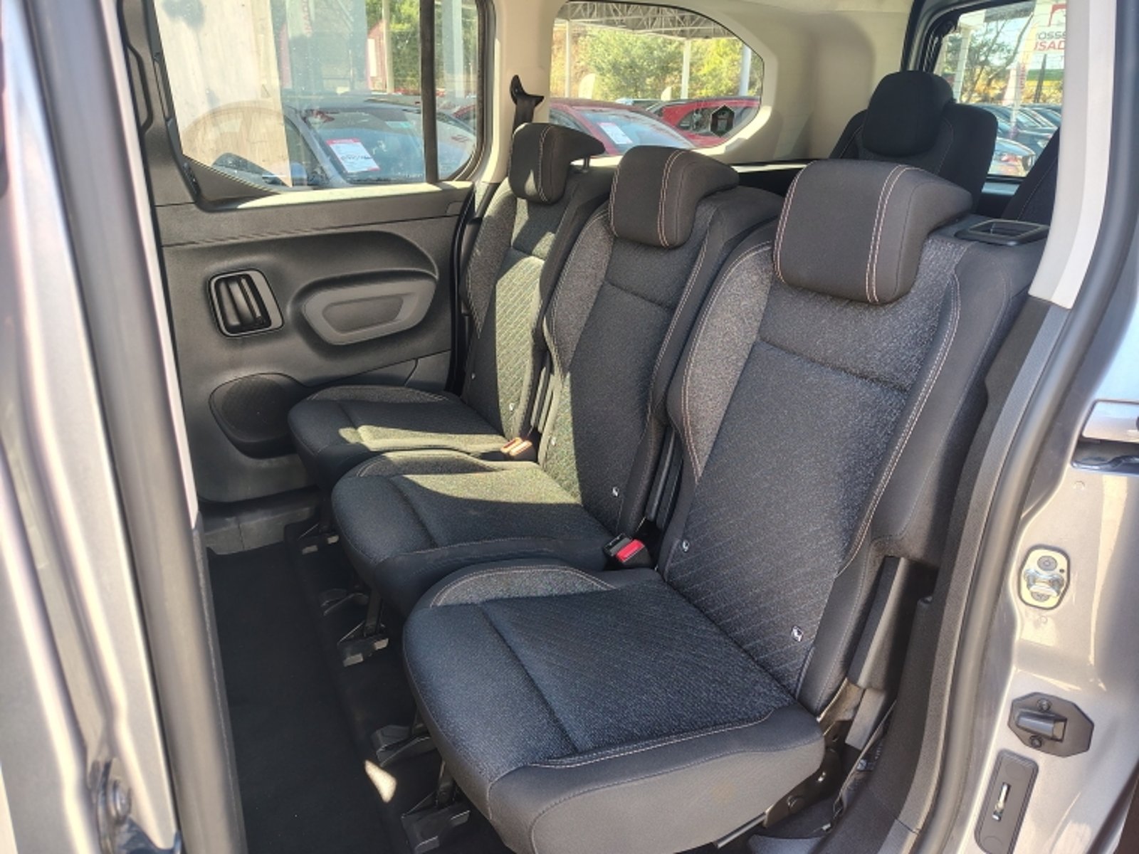 PEUGEOT Rifter Mca Allure Diesel 100hp Mt 2025 - Imagen 8 de 20