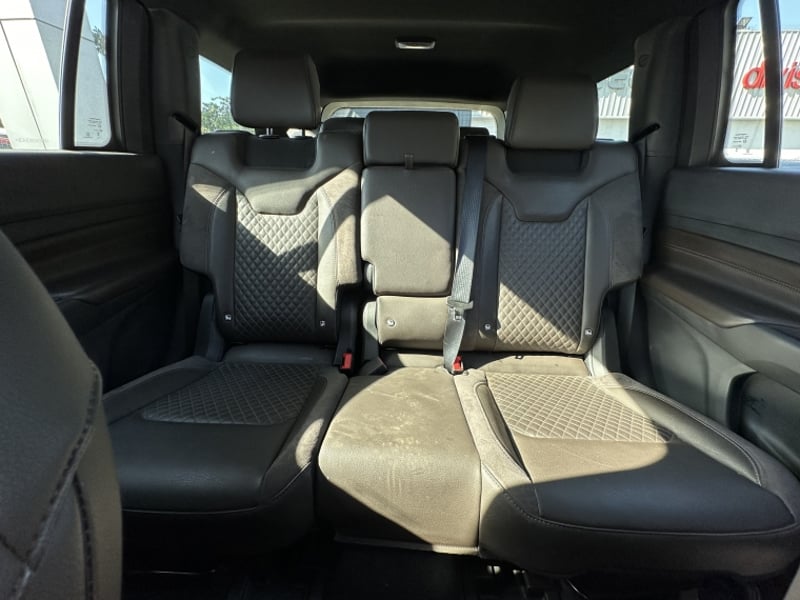 Jeep Commander Overland 4x4 2.0 Aut 2023 - Imagen 17 de 20