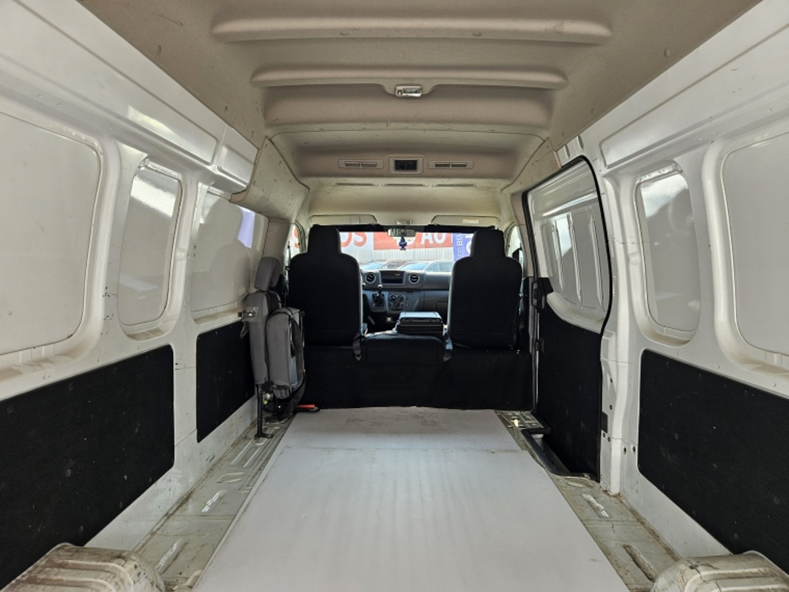 NISSAN Urvan 4x2 2.5 2023 - Imagen 9 de 20