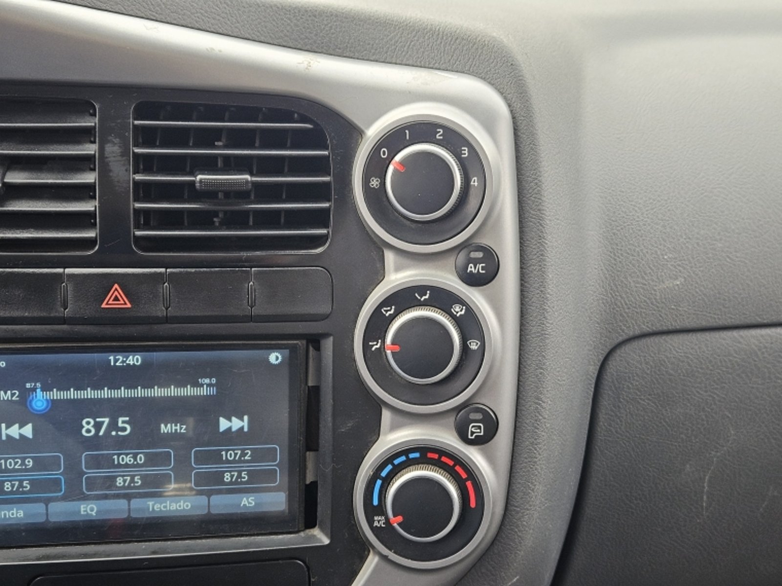 Kia Frontier P/up Lx 2.5l 6mt Av Ab Euro 6c 2024 - Imagen 15 de 20