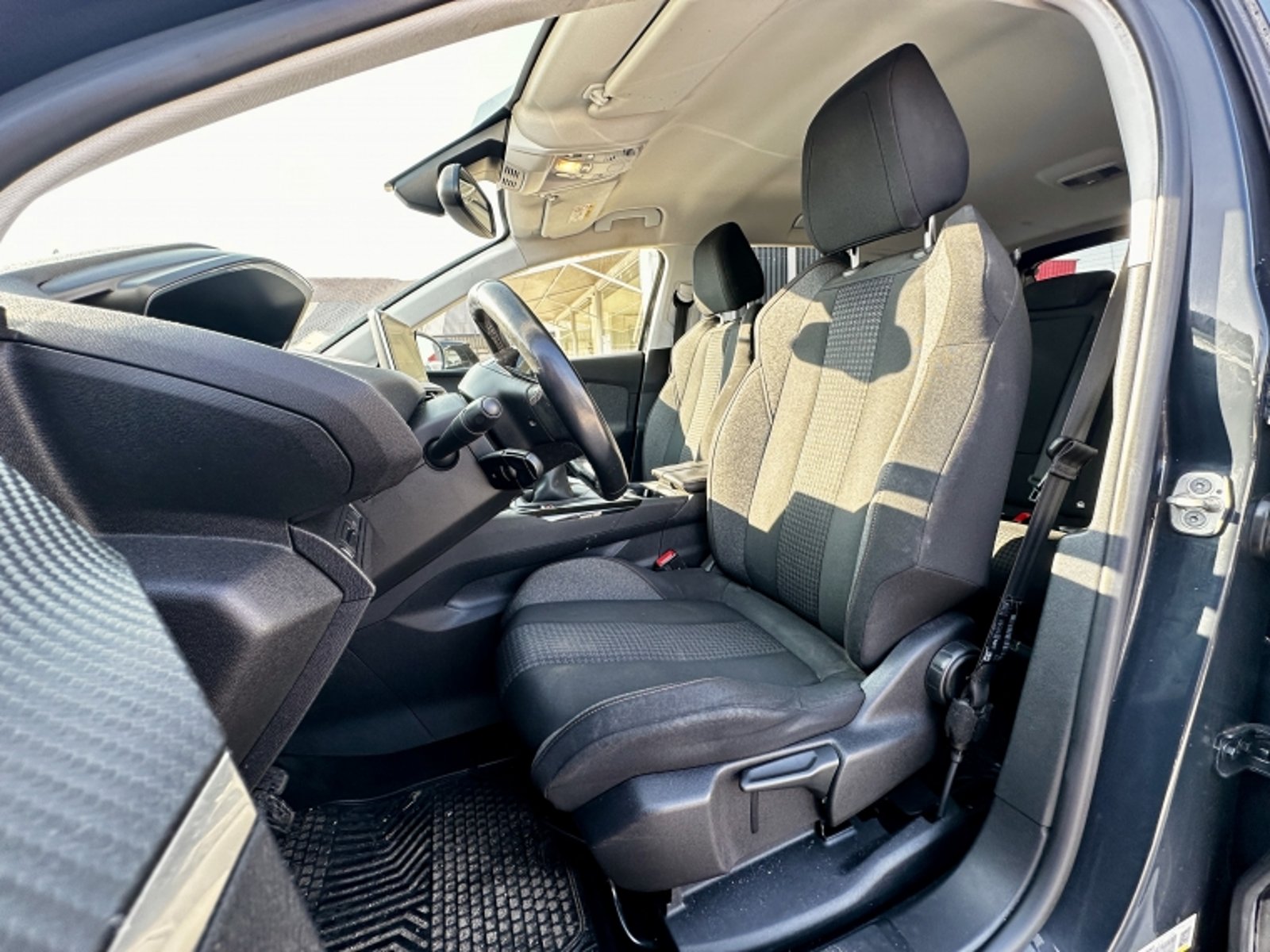 PEUGEOT 3008 Active Bluehdi 1.6 2018 - Imagen 9 de 20