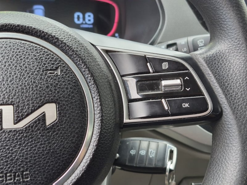 Kia Carens Lx 1.5l 6mt 7p 2023 - Imagen 20 de 20