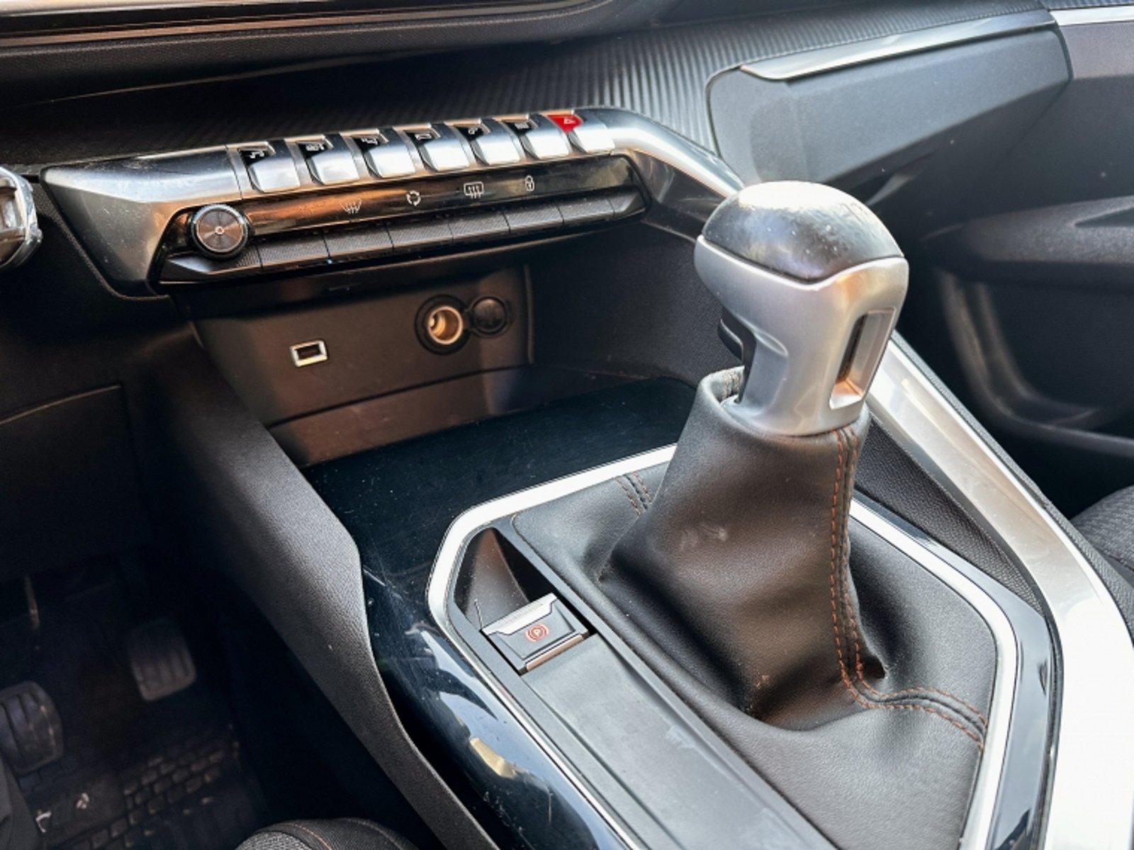 PEUGEOT 3008 Active Bluehdi 1.6 2018 - Imagen 14 de 20