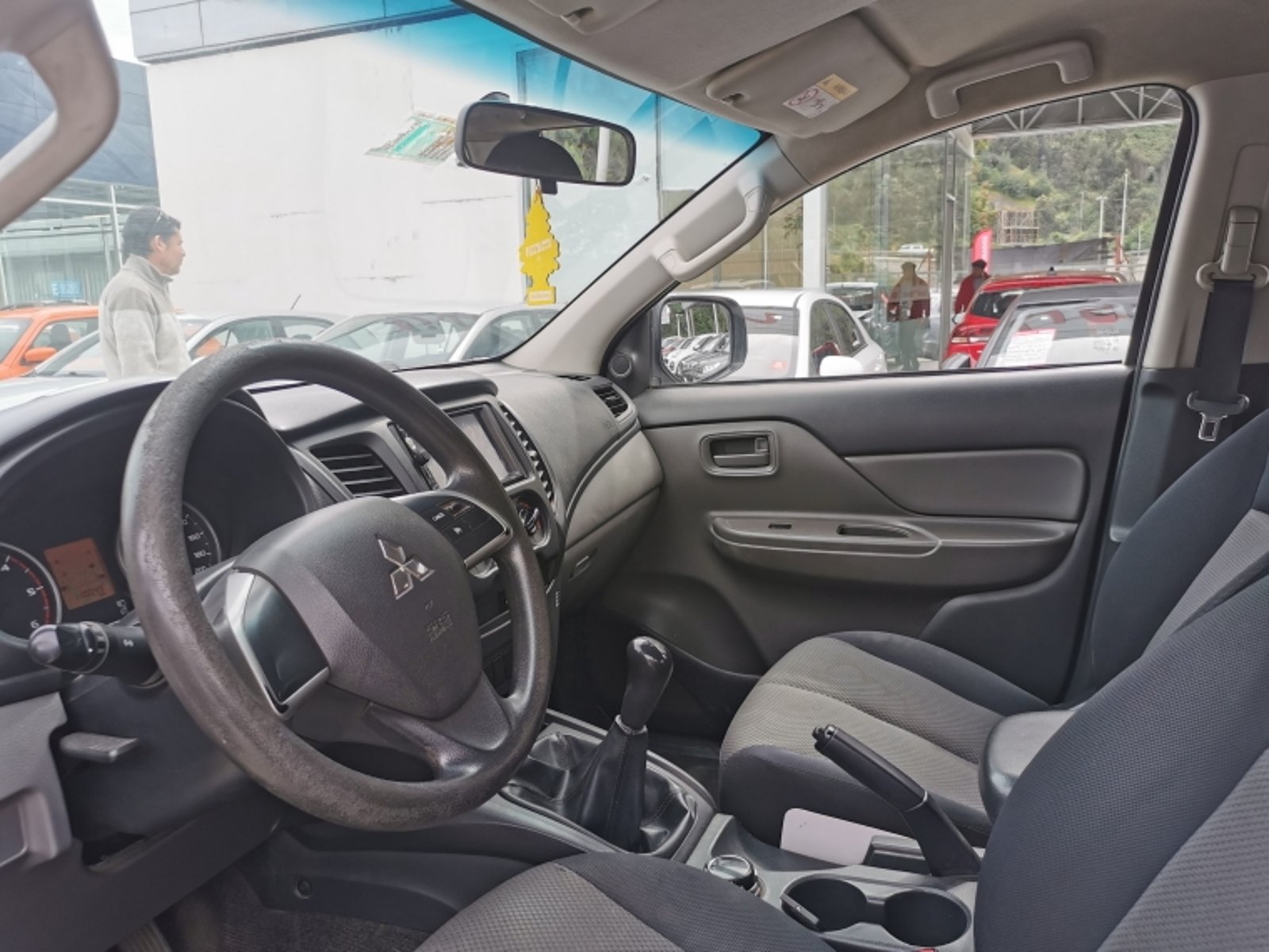 MITSUBISHI L200 D/c 2.4 Katana Crt 4x4 2016 - Imagen 5 de 18