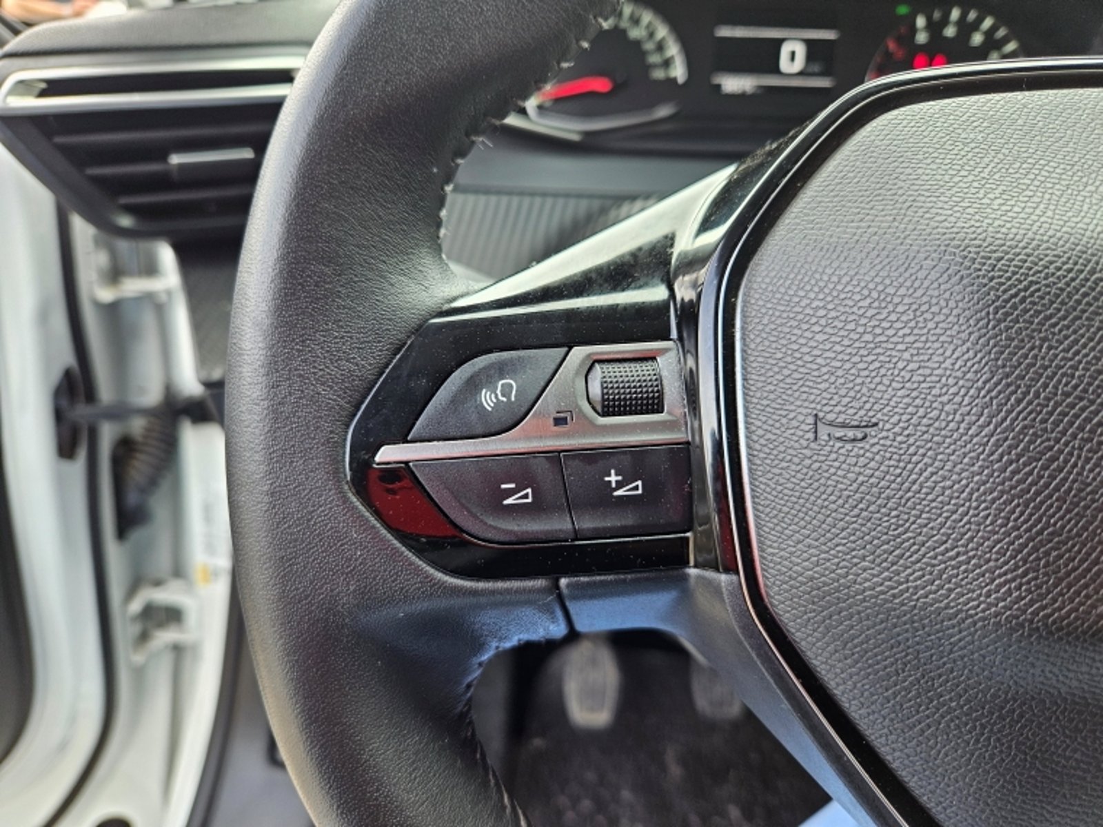 Peugeot 2008 Puretech 130 1.2 2023 - Imagen 19 de 20