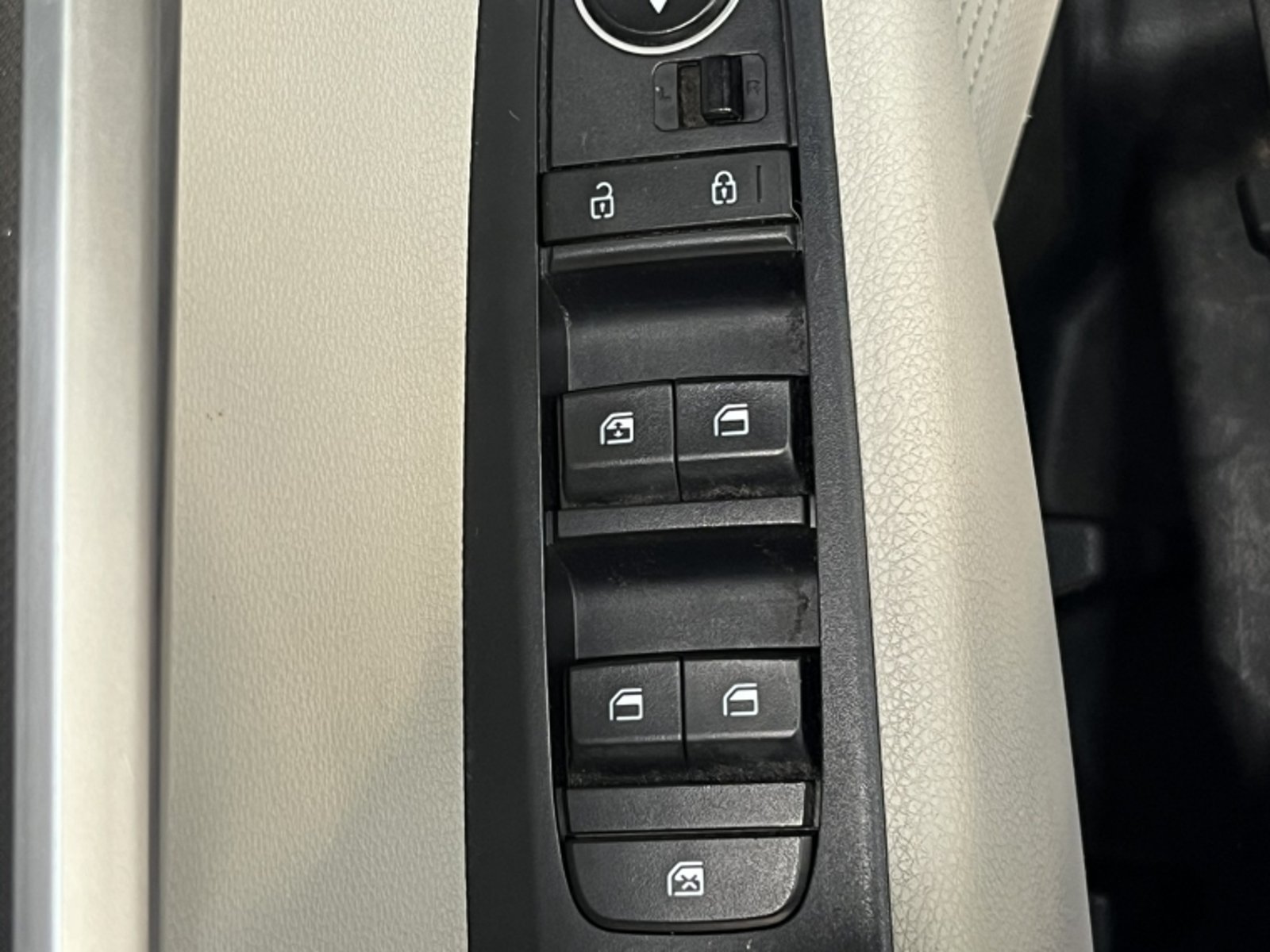 KIA Carens Ex 1.4 Aut 2023 - Imagen 15 de 20