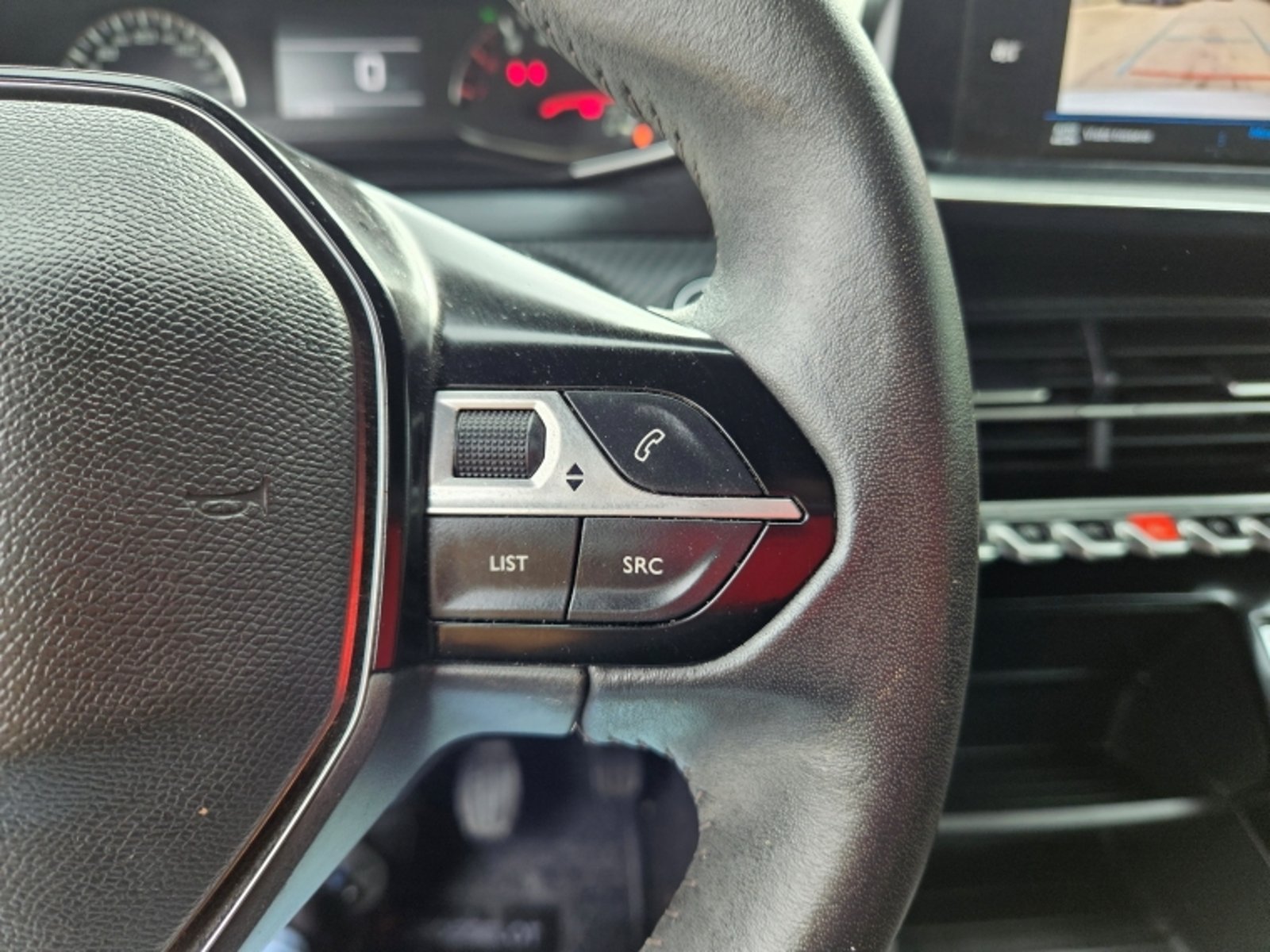 Peugeot 2008 Puretech 130 4x2 1.2 2023 - Imagen 18 de 20