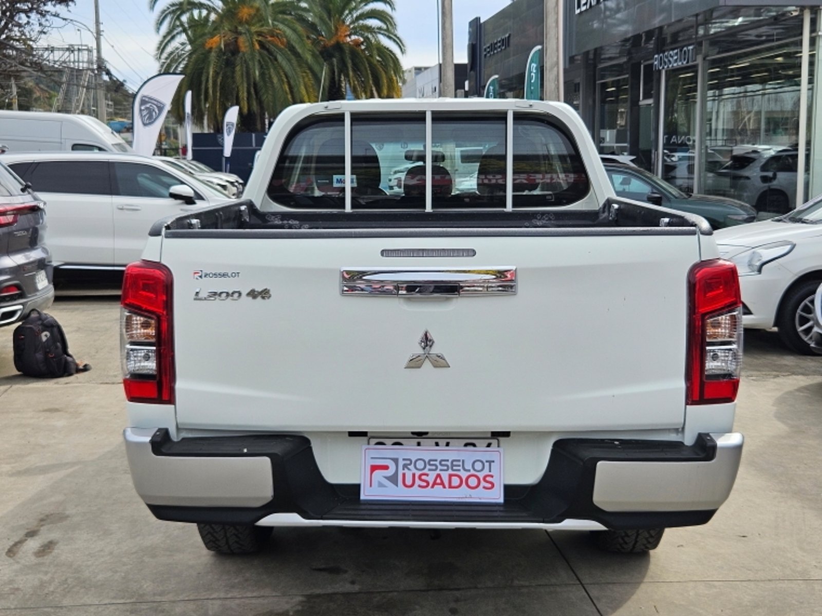 Mitsubishi L200 D/c 2.4 Katana Crt 4x4 Special Pack 2023 - Imagen 6 de 20