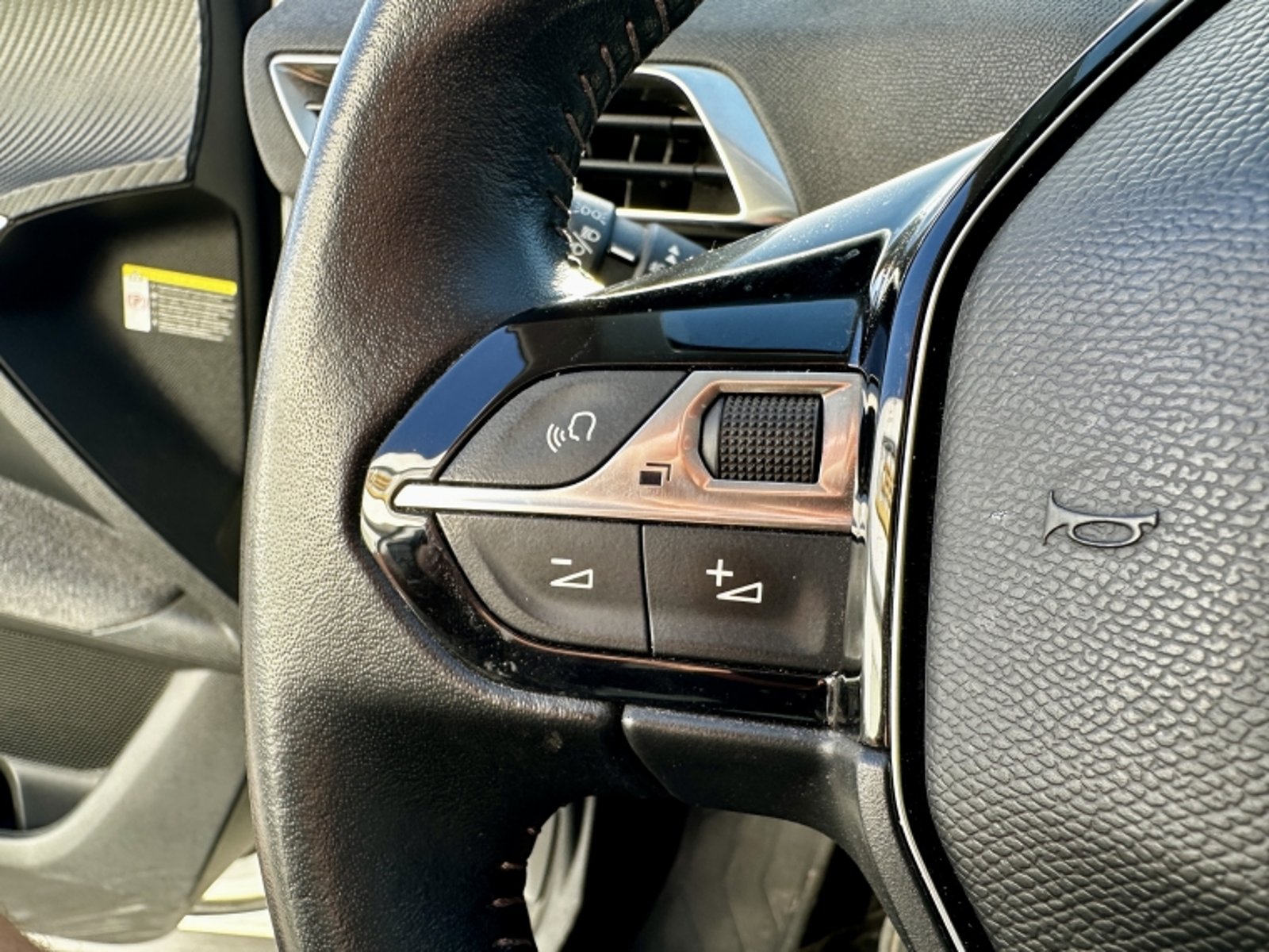 PEUGEOT 3008 Active 1.2 2021 - Imagen 12 de 20