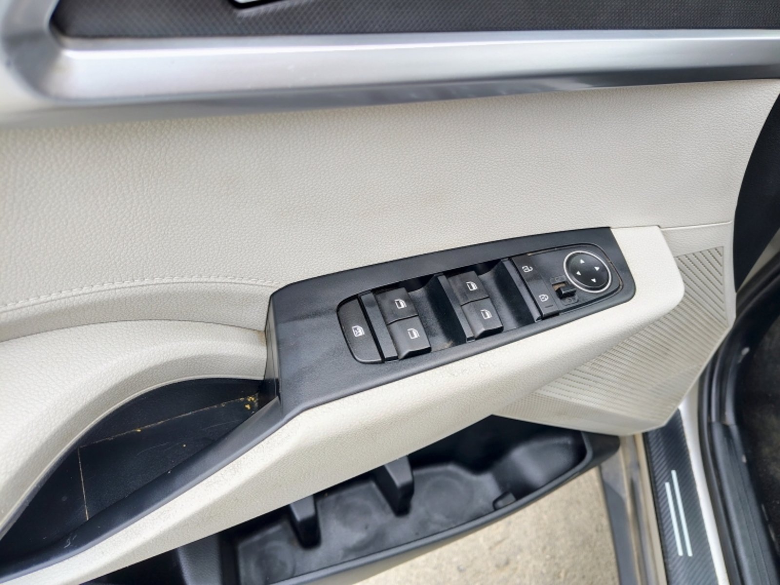 KIA Carens Lx 1.5 2023 - Imagen 14 de 20