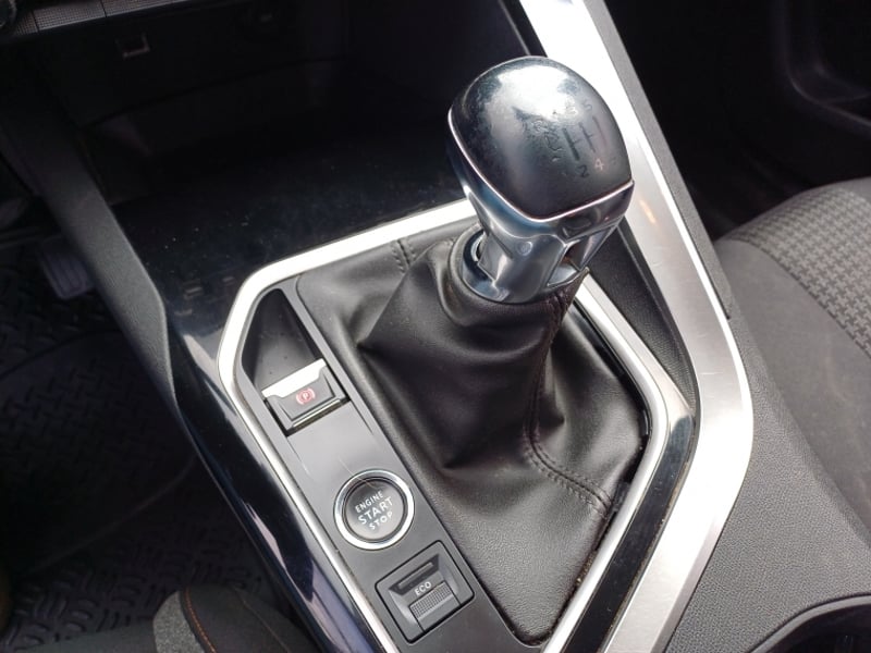 Peugeot 3008 Puretech 1.2l 2022 - Imagen 12 de 20