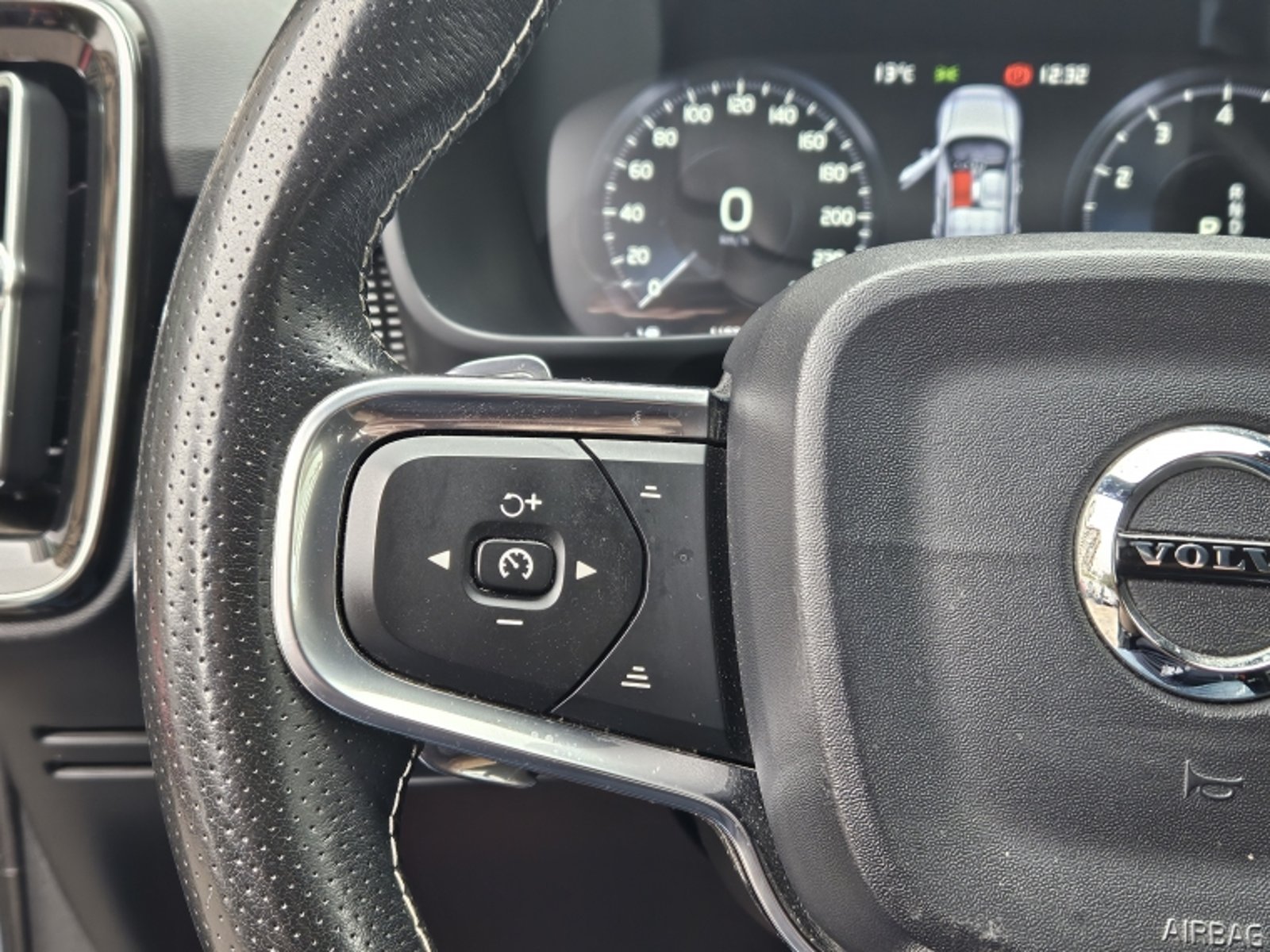 VOLVO Xc40 T4 Fwd 2.0 Aut 2020 - Imagen 15 de 20