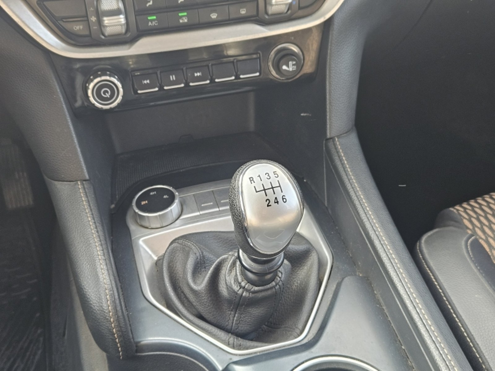 FOTON G7 Dcab 4x4 2.0 2023 - Imagen 12 de 20