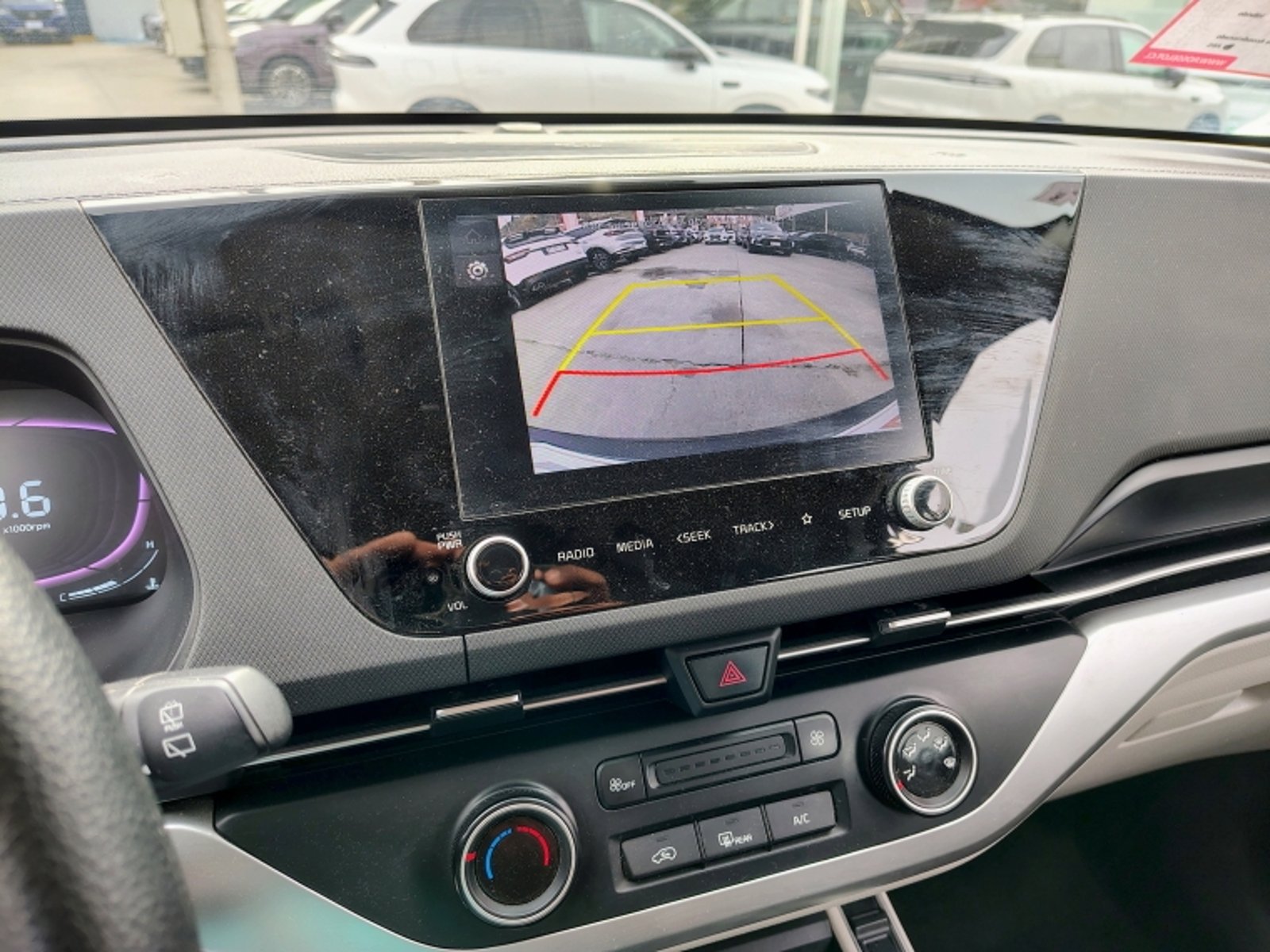 KIA Carens Lx 1.5 2023 - Imagen 20 de 20