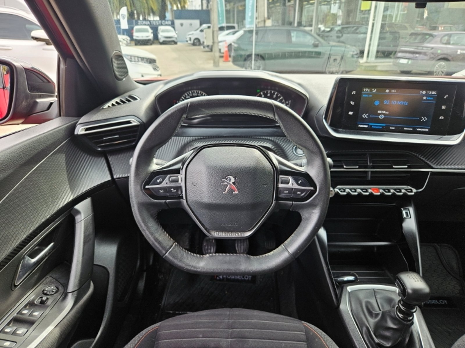 Peugeot 2008 Puretech 130 4x2 1.2 2023 - Imagen 11 de 20