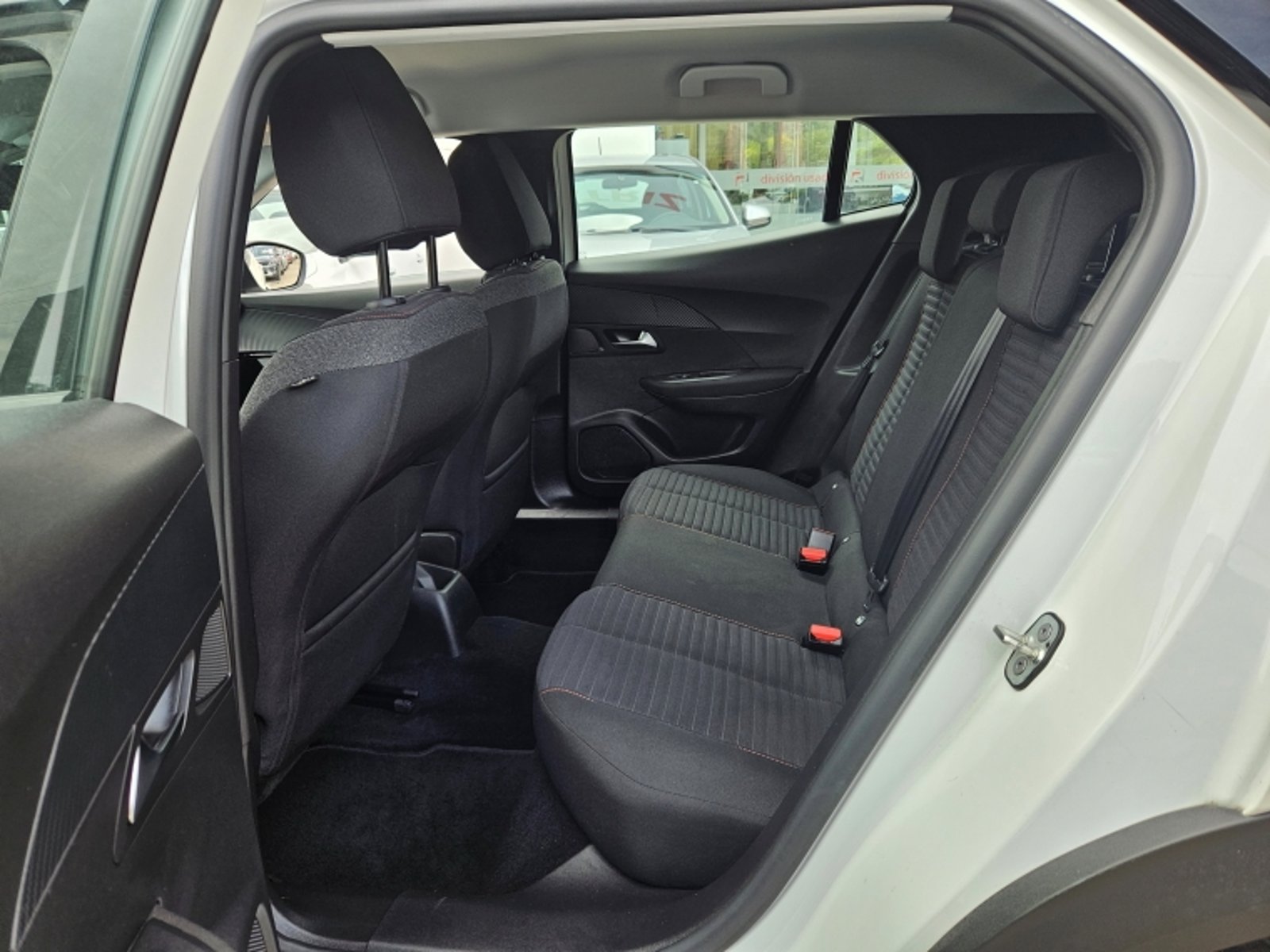 Peugeot 2008 Puretech 130 1.2 2023 - Imagen 9 de 20