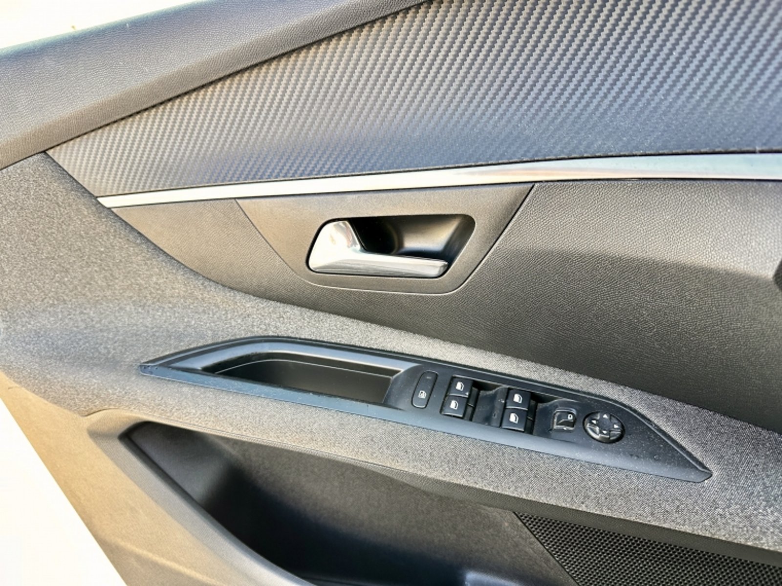 PEUGEOT 3008 Active Bluehdi 1.6 2018 - Imagen 15 de 20