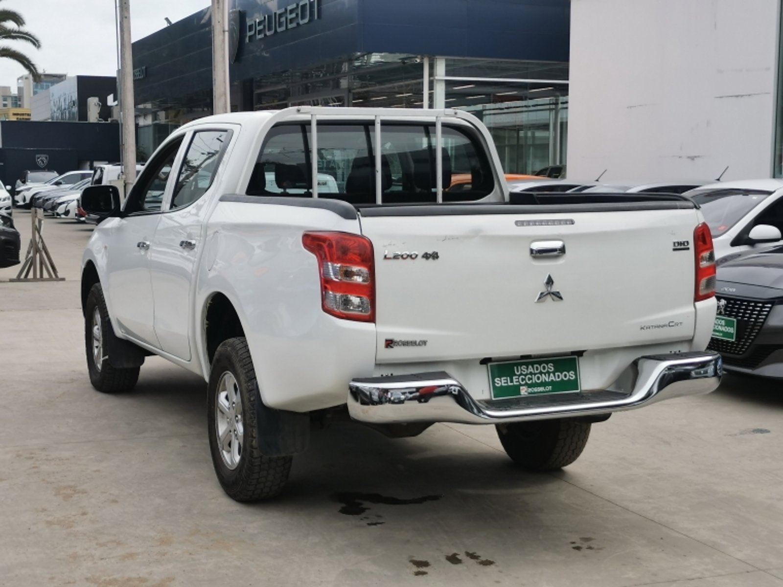 MITSUBISHI L200 D/c 2.4 Katana Crt 4x4 2016 - Imagen 15 de 18