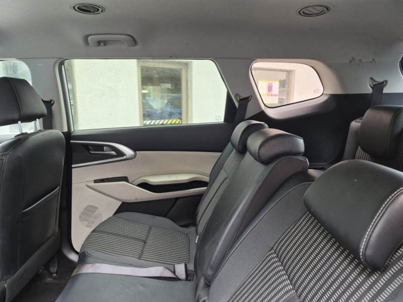 Kia Carens Lx 1.5l 6mt 7p 2023 - Imagen 8 de 20