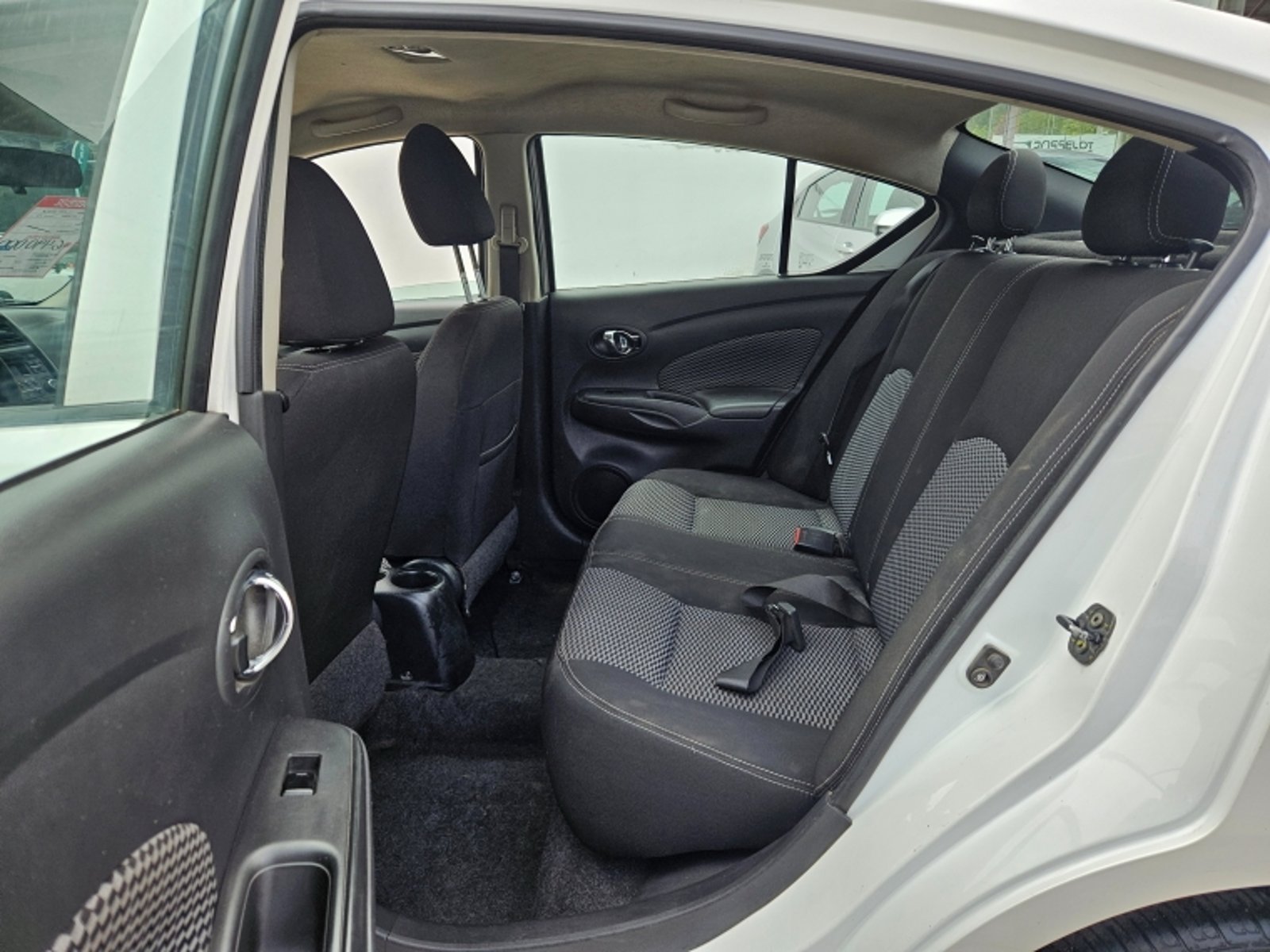 Nissan Versa 1.6 2018 - Imagen 9 de 20