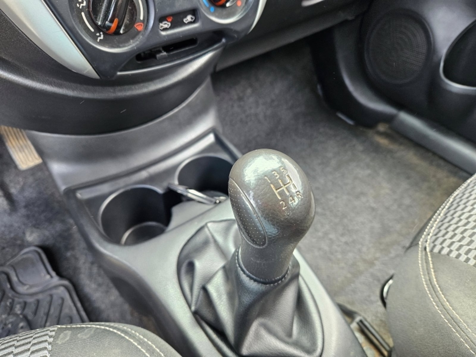 Nissan Versa 1.6 2018 - Imagen 16 de 20