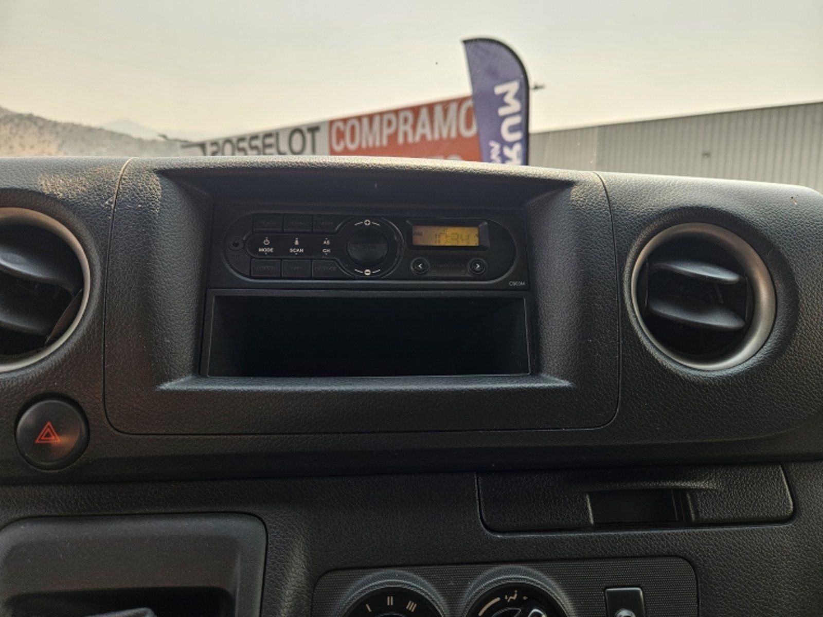 NISSAN Urvan 4x2 2.5 2023 - Imagen 19 de 20
