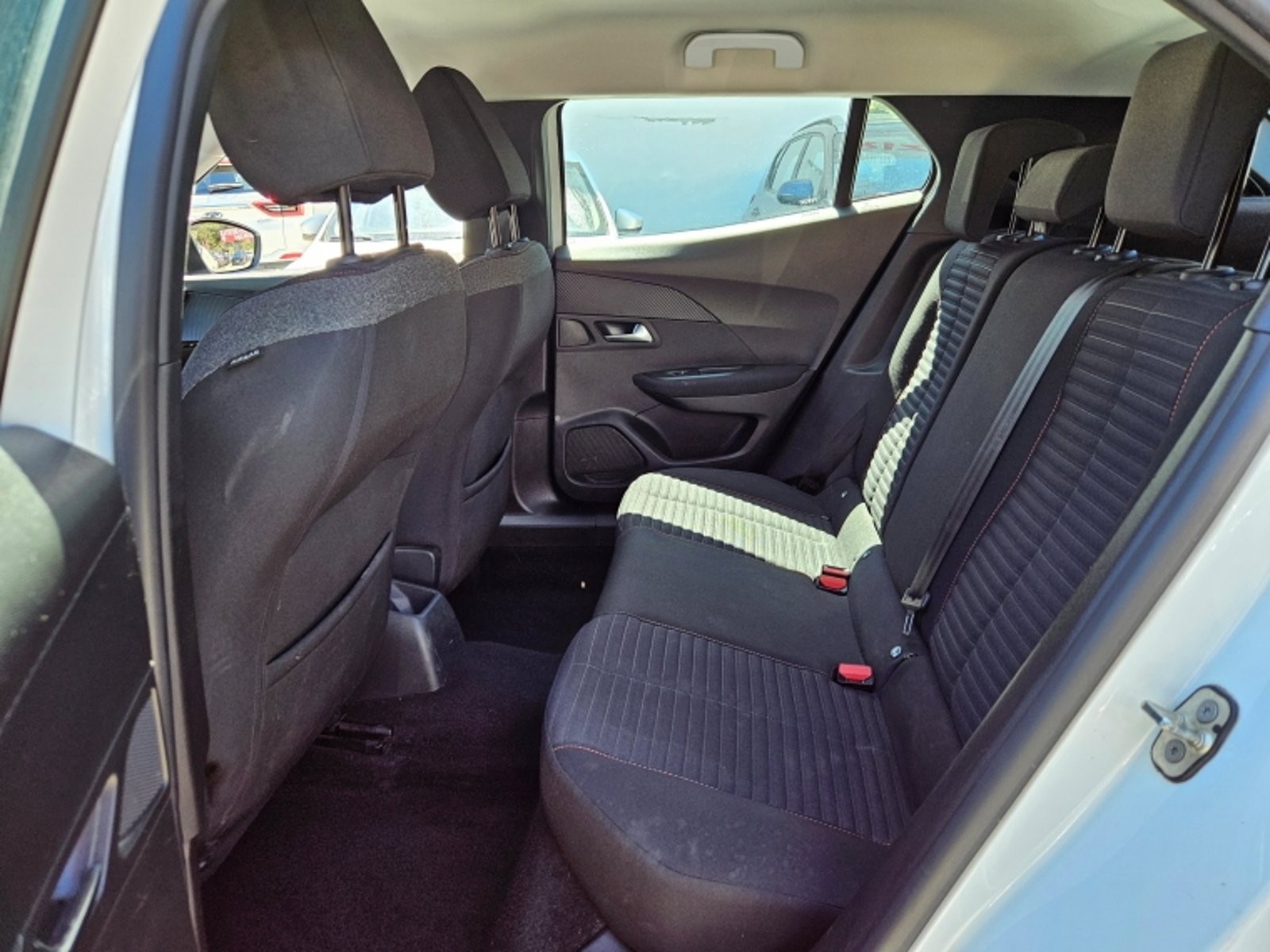 Peugeot 2008 Blue Hdi 100 4x2 1.5 2021 - Foto 5 de 14