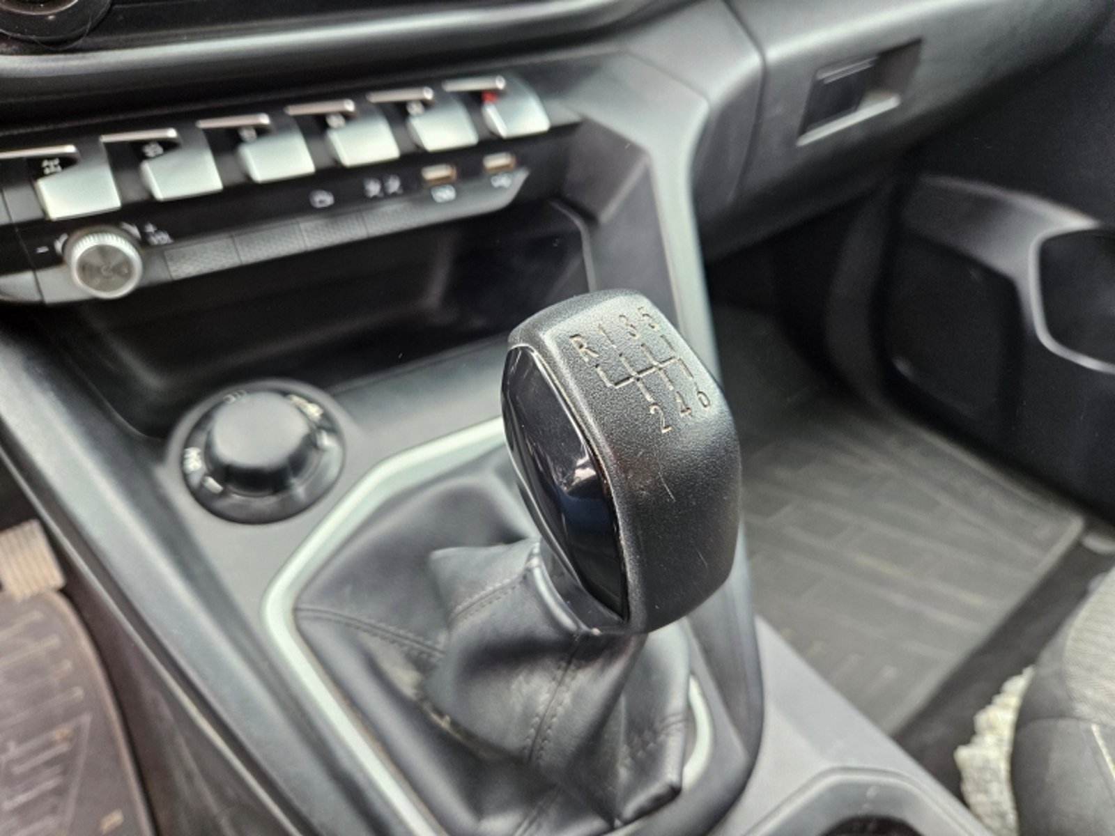 Peugeot Landtrek Active Bluehdi 180 4x4 Euro 6b 2024 - Imagen 16 de 20