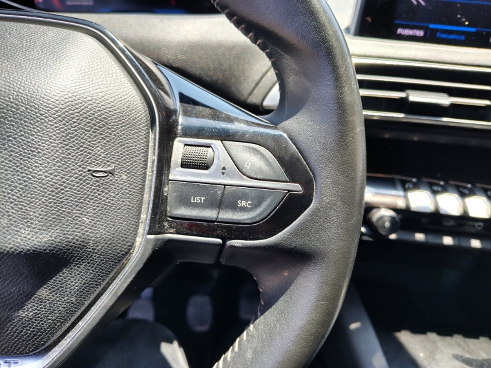 PEUGEOT 3008 Puretech 1.2l 2021 - Imagen 17 de 20