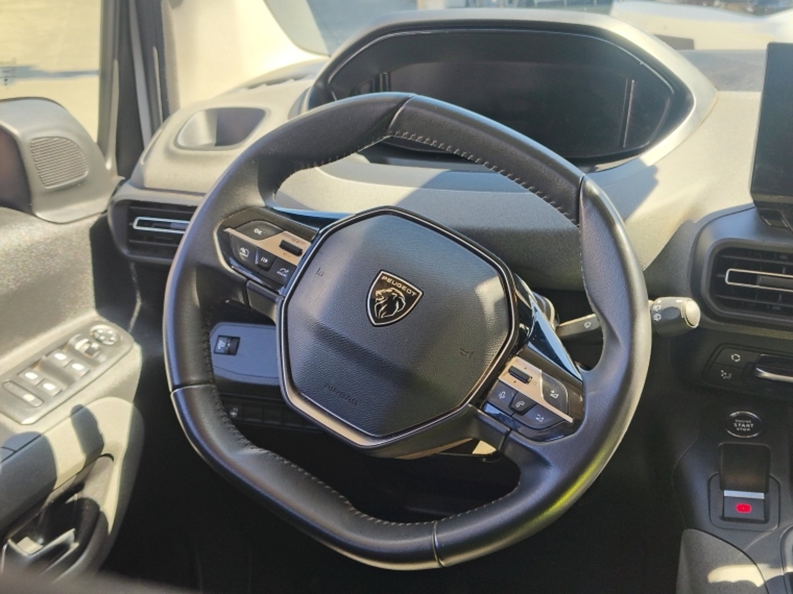 PEUGEOT Rifter Mca Allure Diesel 100hp Mt 2025 - Imagen 12 de 20