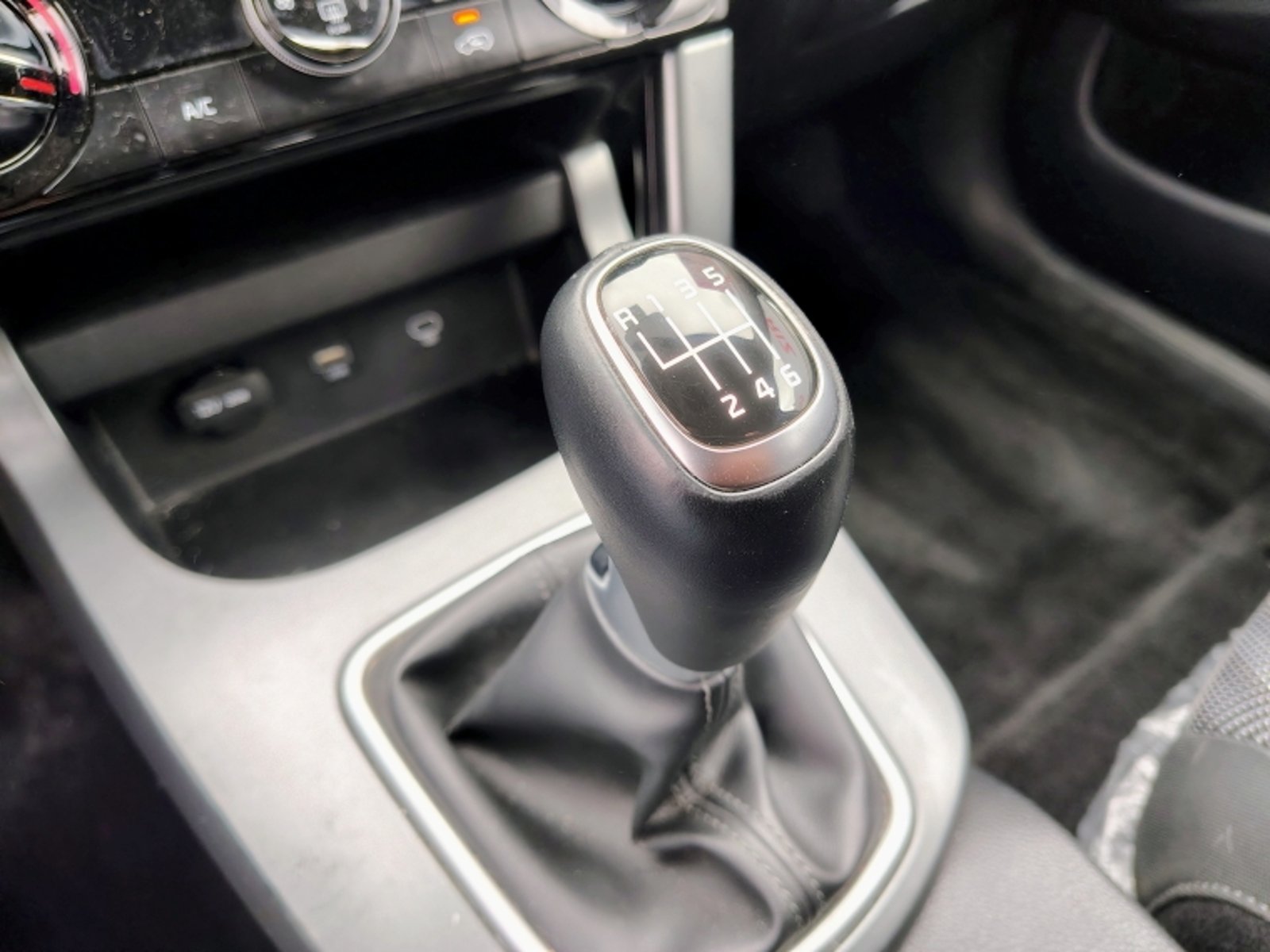 KIA Seltos Ex 1.5l 6mt 2024 - Imagen 11 de 19