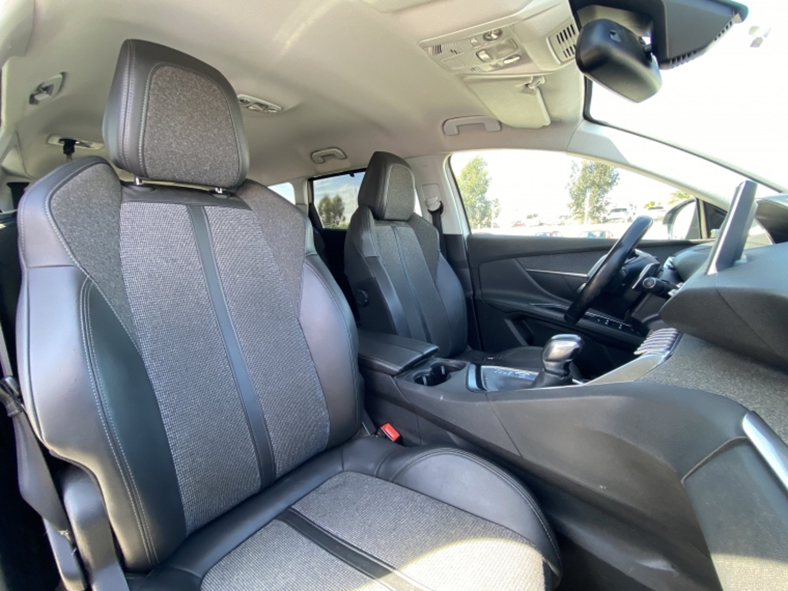 PEUGEOT 5008 Bluehdi 130 1.5 Aut 2021 - Imagen 19 de 20