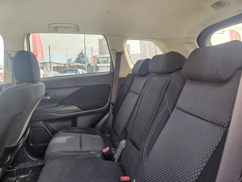 Mitsubishi Outlander 2.0 2021 - Imagen 8 de 20