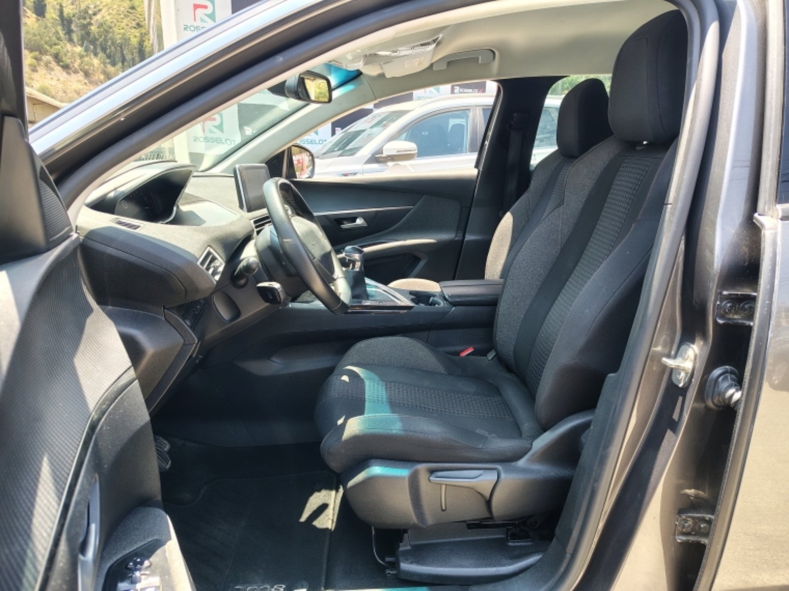 PEUGEOT 3008 Puretech 1.2l 2021 - Imagen 14 de 20