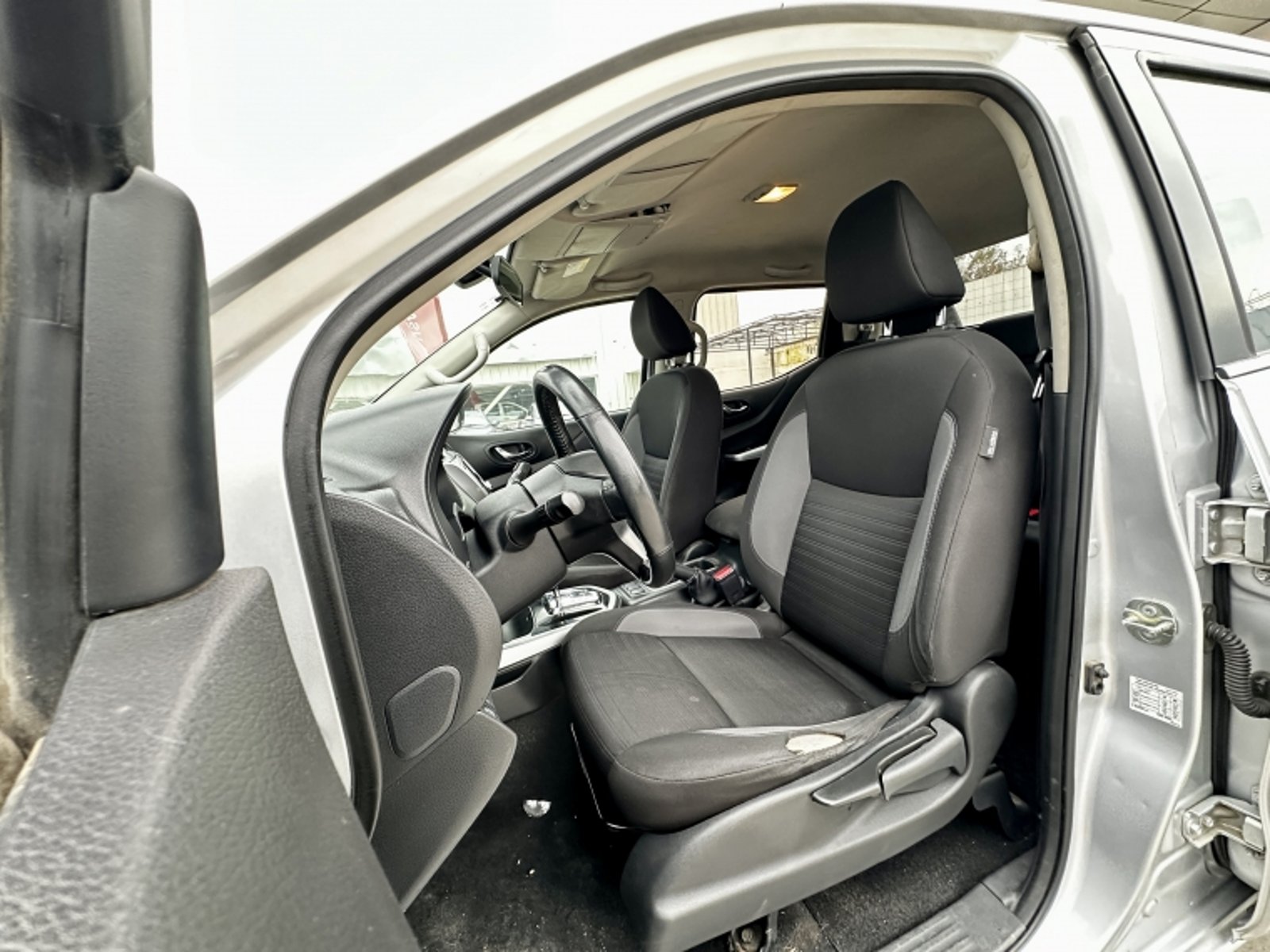 Nissan Navara D Cab 4x4 2.3 At 2021 - Imagen 10 de 20