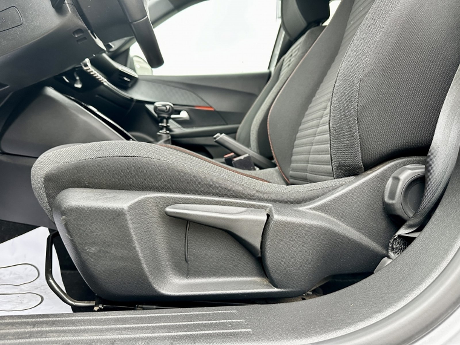 PEUGEOT 2008 Puretech 130 4x2 1.2 2023 - Imagen 15 de 20