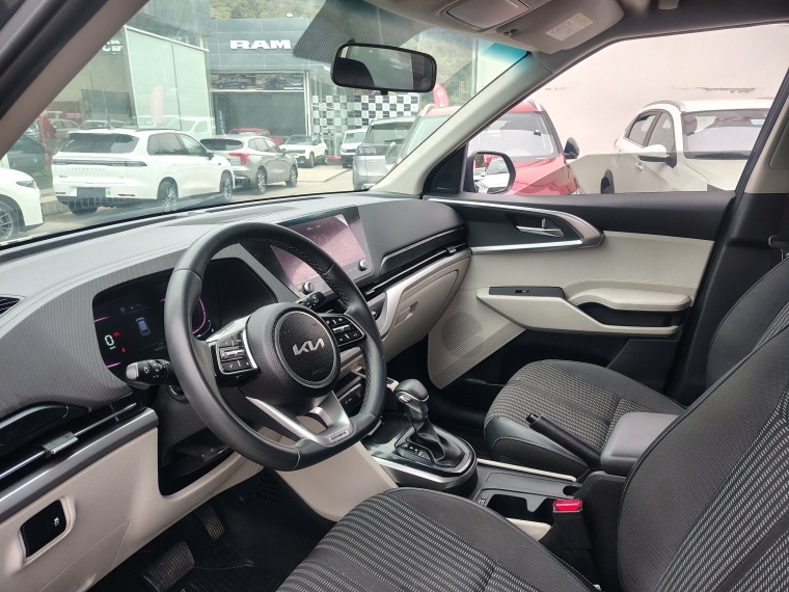 KIA Carens Ex Tgdi 1.5 Aut 2024 - Imagen 9 de 20