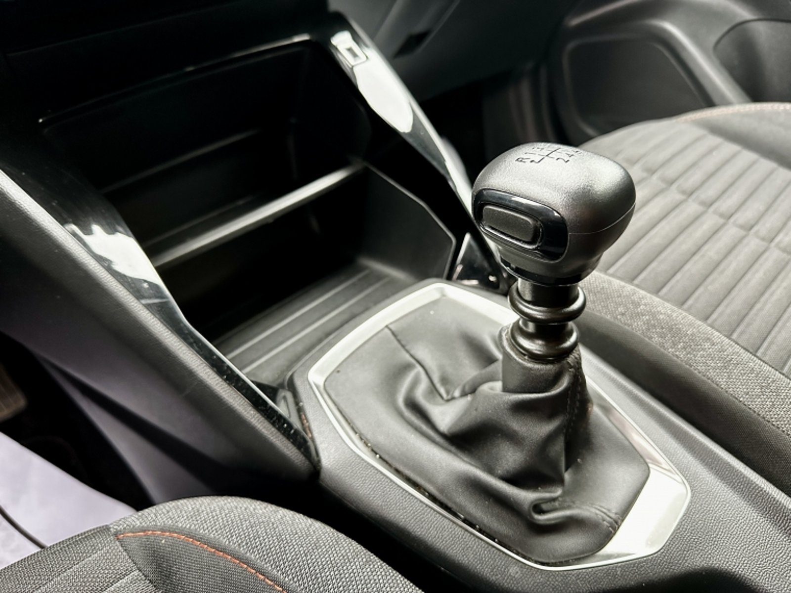 PEUGEOT 2008 Puretech 130 4x2 1.2 2023 - Imagen 13 de 20