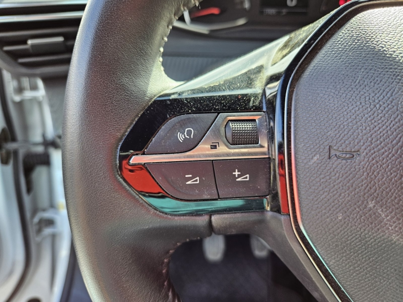 Peugeot 2008 Active 130 1.2 2025 - Imagen 18 de 20
