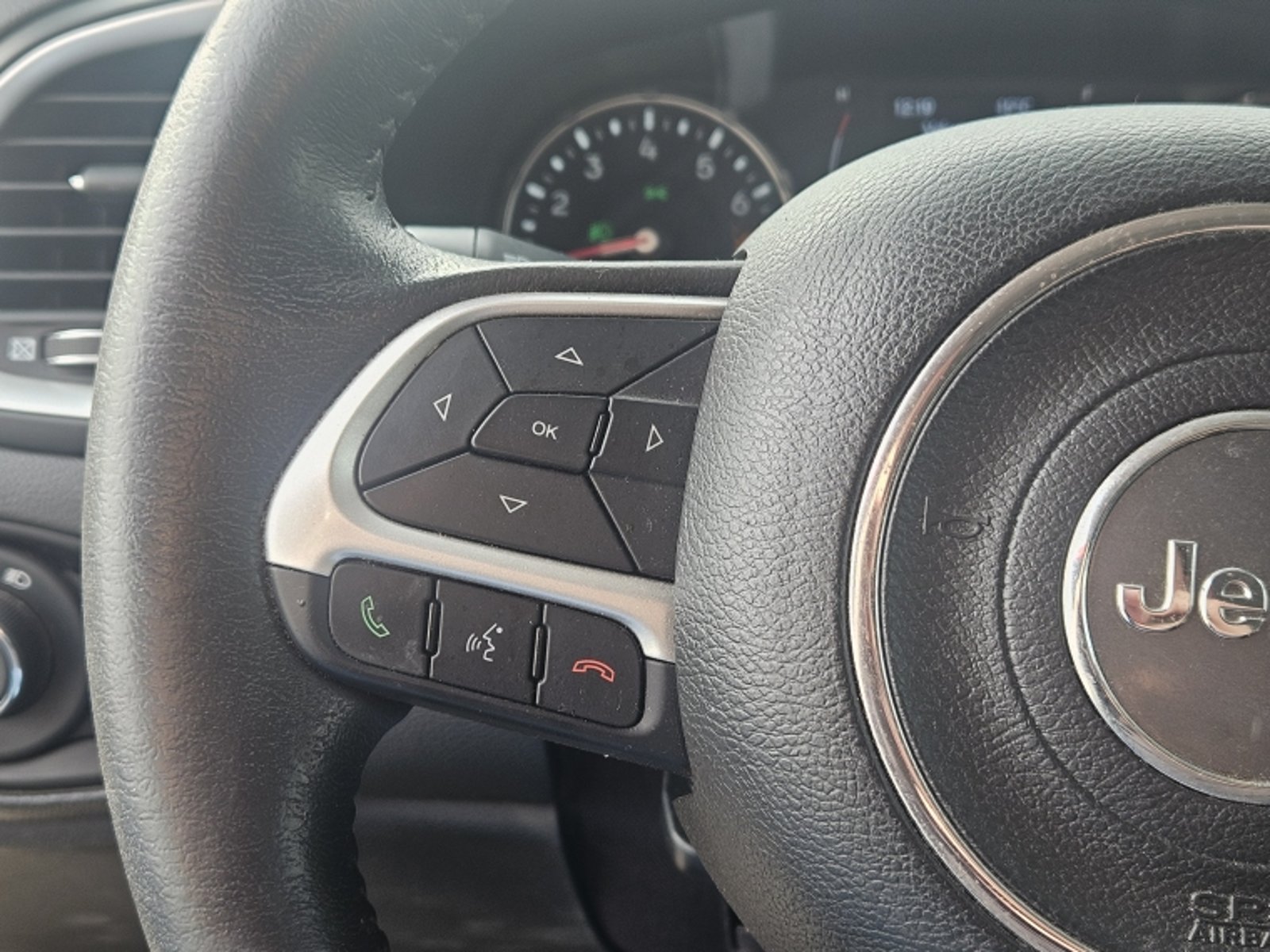 JEEP Renegade Sport 1.8 2023 - Imagen 17 de 20
