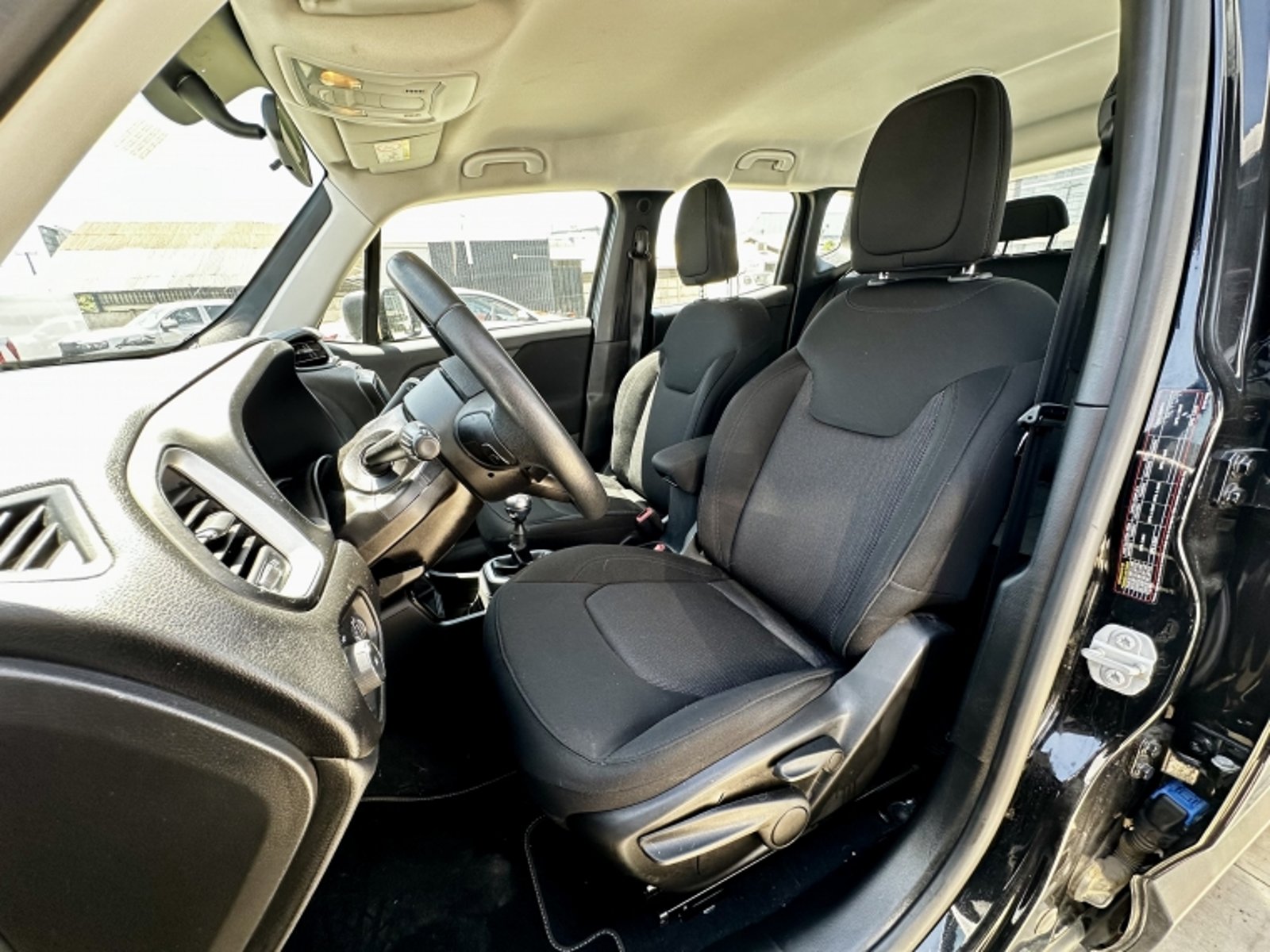 JEEP AVENGER Renegade Sport Lx 4x2 Mt 1.8 2023 - Imagen 8 de 20