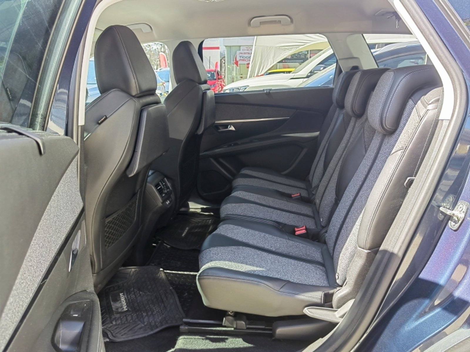 Peugeot 5008 Allure Bluehdi 1.5 Aut 2019 - Imagen 8 de 19