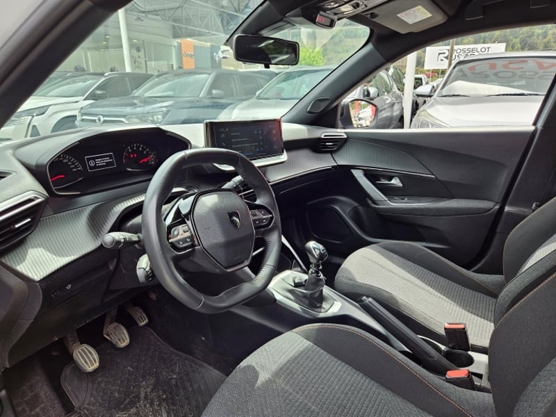 Peugeot 2008 Active 130 1.2 2025 - Imagen 9 de 20