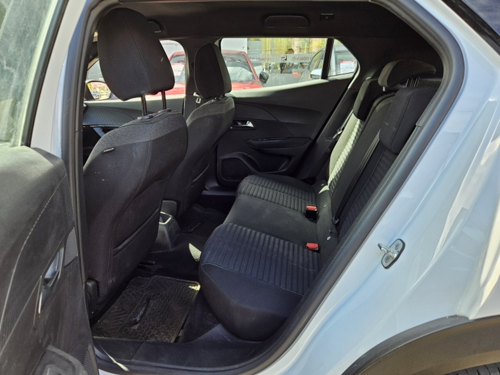 Peugeot 2008 Active 130 1.2 2025 - Imagen 8 de 20