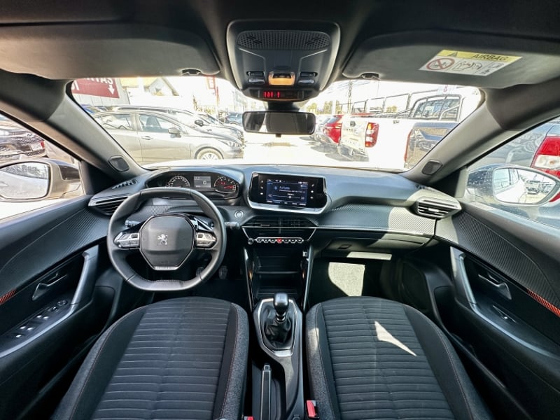 Peugeot 2008 Puretech 130 4x2 1.2 2023 - Imagen 18 de 20